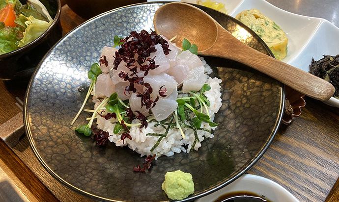 生本まぐろ中落ち丼